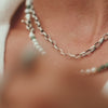 Kettenlayering mit Gliederkette und Kette mit Süßwasserzuchtperlen