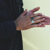Ring im Pyramiden Design mit Onyx Edelsteinen